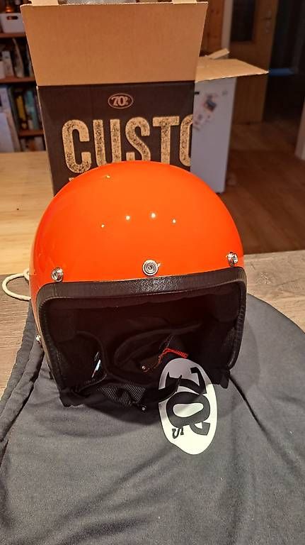 Caschi & visiere: 70s Helm Rot Vintage – Usato da Einsiedeln. venduto da Micci-Monday 4