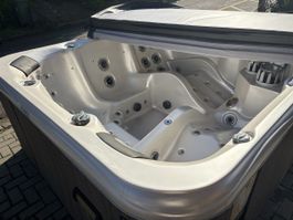 Whirlpool Aussenbereich mit Abdeckung gebrauchter Zustand