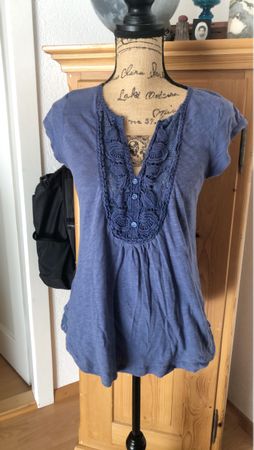 T-Shirt bleu avec dentelle