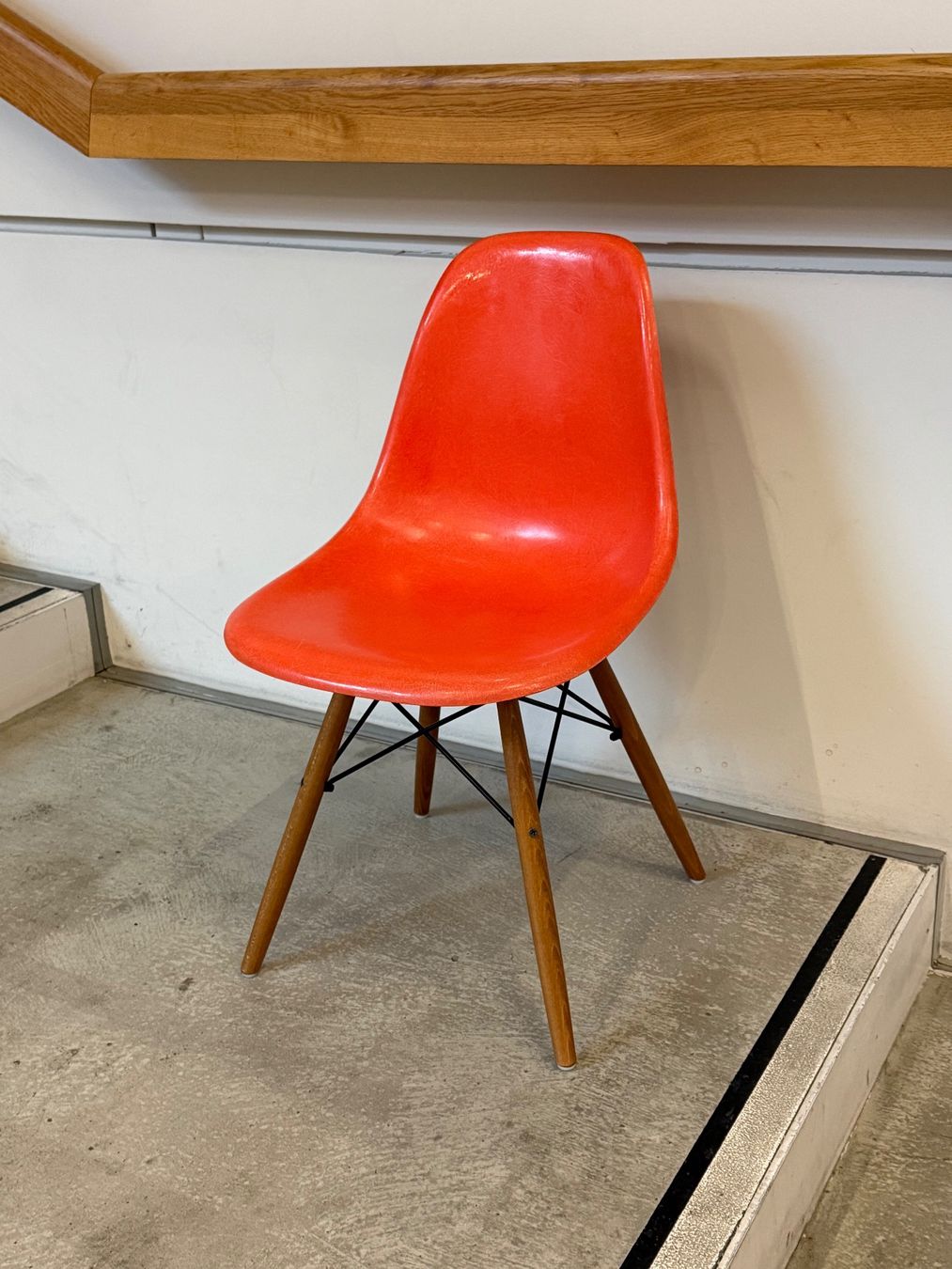 Eames Chaises: Vitra Eames Herman Miller Sidechair Redorange – D'occasion à Thalwil par Catha10 2