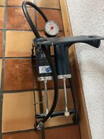 Pompe double cylindre avec manomètre