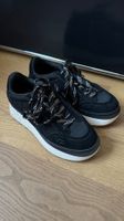 Bequemer UGG Sneaker in Schwarz Gr. 38.5 - wie neu