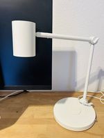 Lampe de bureau IKEA et station de charge 