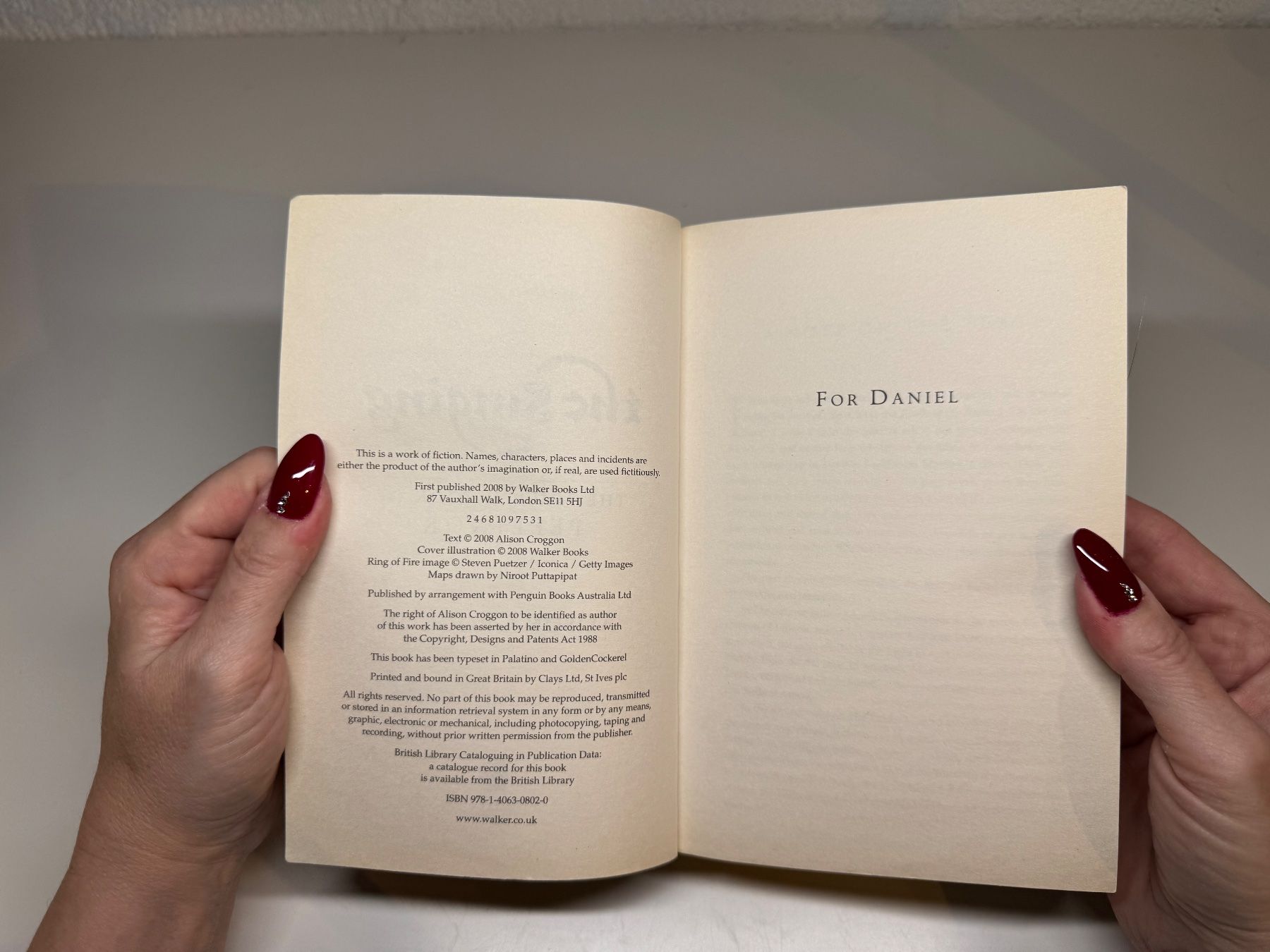 Libri: NOVEL: Alison Groggon, The Singing – Usato da Grosswangen venduto da English_books 3