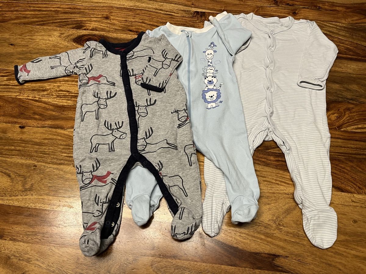 Pyjamas: Pyjama-Set & Strampler mit Füssen – D'occasion à Goldau par kco_2696