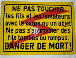 Ne pas toucher / danger de mort / plaque en émail.