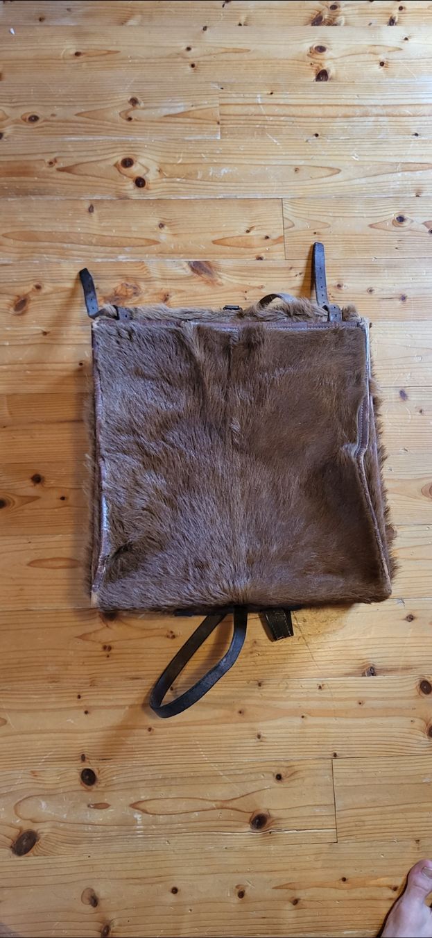 Schweizer Armee Zaini: Antiker Schweizer Armee Tornister Haaraff Fellrucksack Affe – Usato da Boppelsen venduto da Firebird79 2