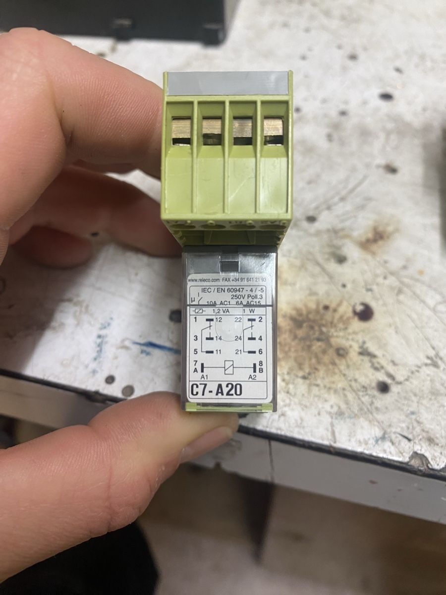 Componenti elettronici: Comat Relais 24V DC 2 Wechsler C7-A20 – Usato da Oberbuchsiten venduto da DjComix 2