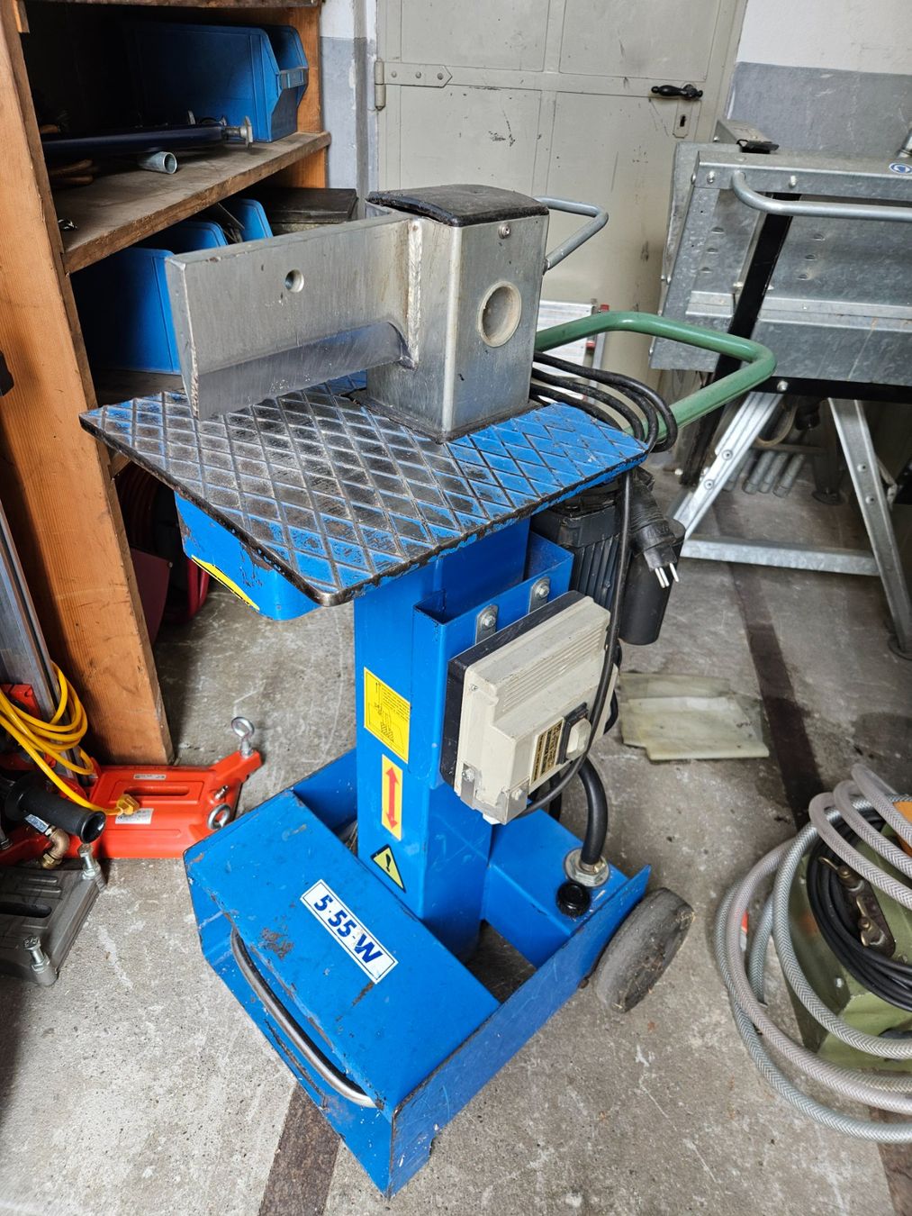 Tutte le macchine: Holzspaltmaschine – Usato da Herisau venduto da Markie7