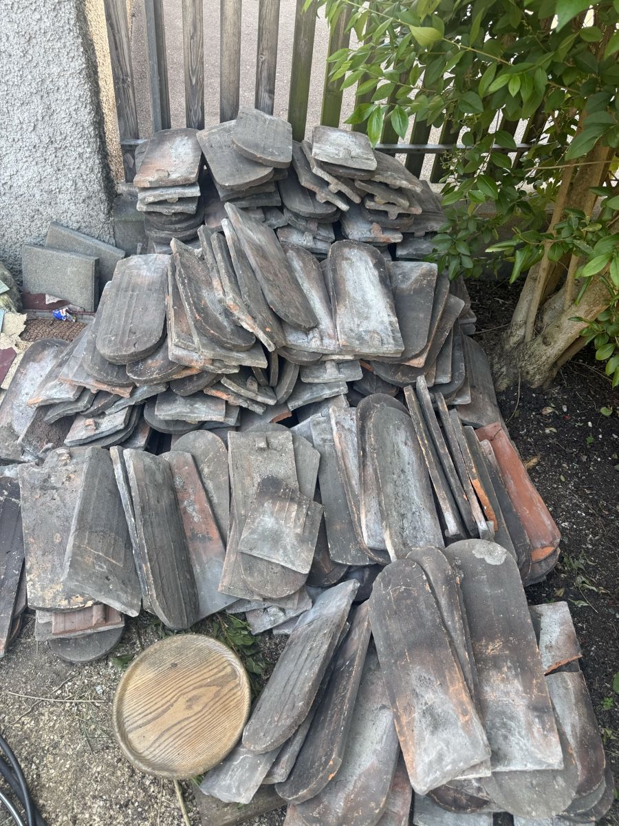 Pietre & tegole: 100+ alte Biberschwanz-Dachziegel – Usato da Uzwil venduto da arberh17