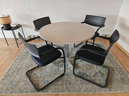 Besprechungstisch mit 2 VS Stühle