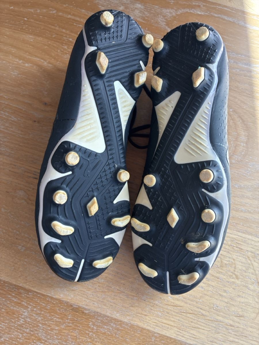 Puma Scarpe per ragazzi: Fussballschuhe Grösse 37.5 – Usato da Reckingen VS venduto da Medeia01 1
