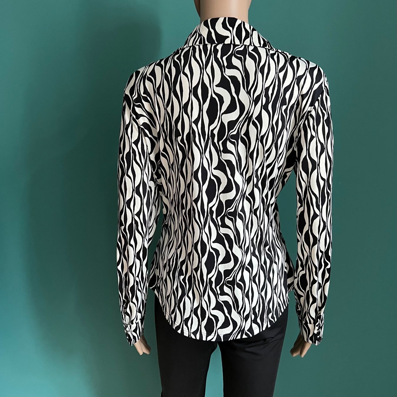 Zara Blusen: gemusterte ZARA Bluse 🖤 – Gebraucht aus Zürich von ClosetQueen 4