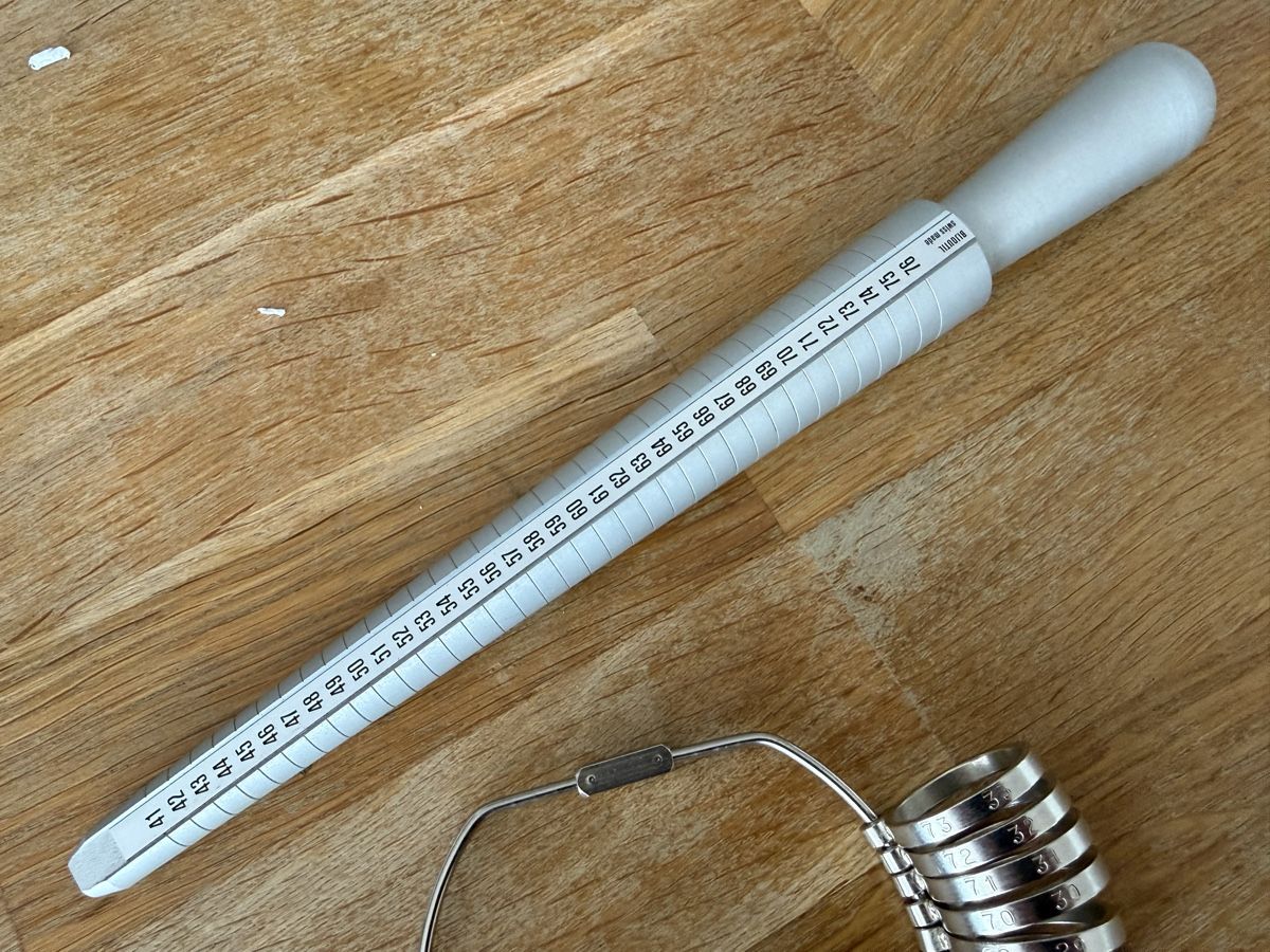 Misurare: Ringmassstab Bijoutil mit Ringmassen Neuwertig. – Usato da Goldach venduto da Messerguru 2
