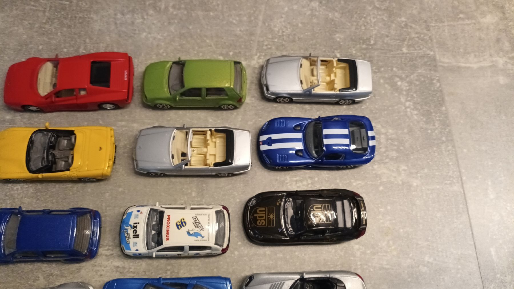 Bburago Modellini d'auto: 12 Bburago-Autos – Usato da chur venduto da erika025 1