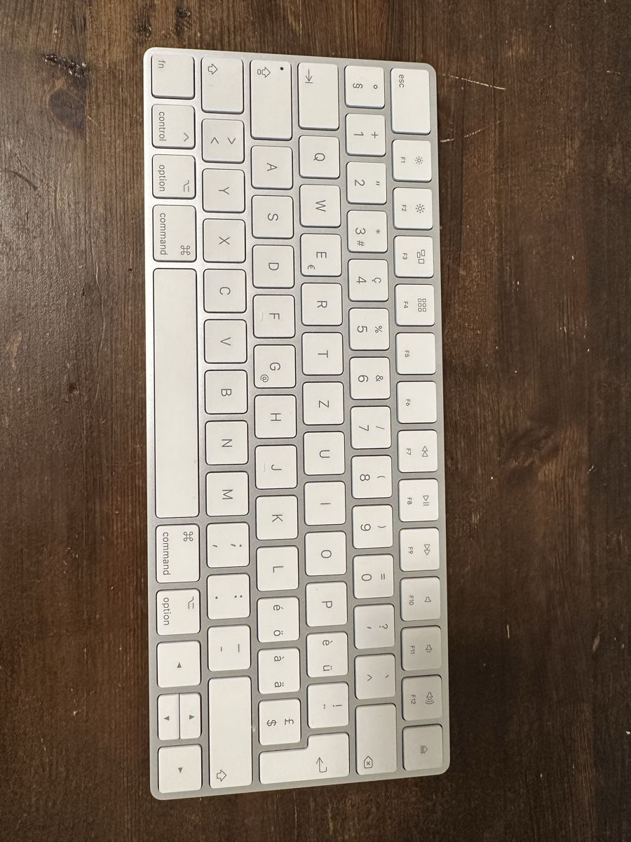 Apple Tastaturen: Apple Magic Keyboard - Swiss Layout – Gebraucht aus Endingen von kri_9zh8