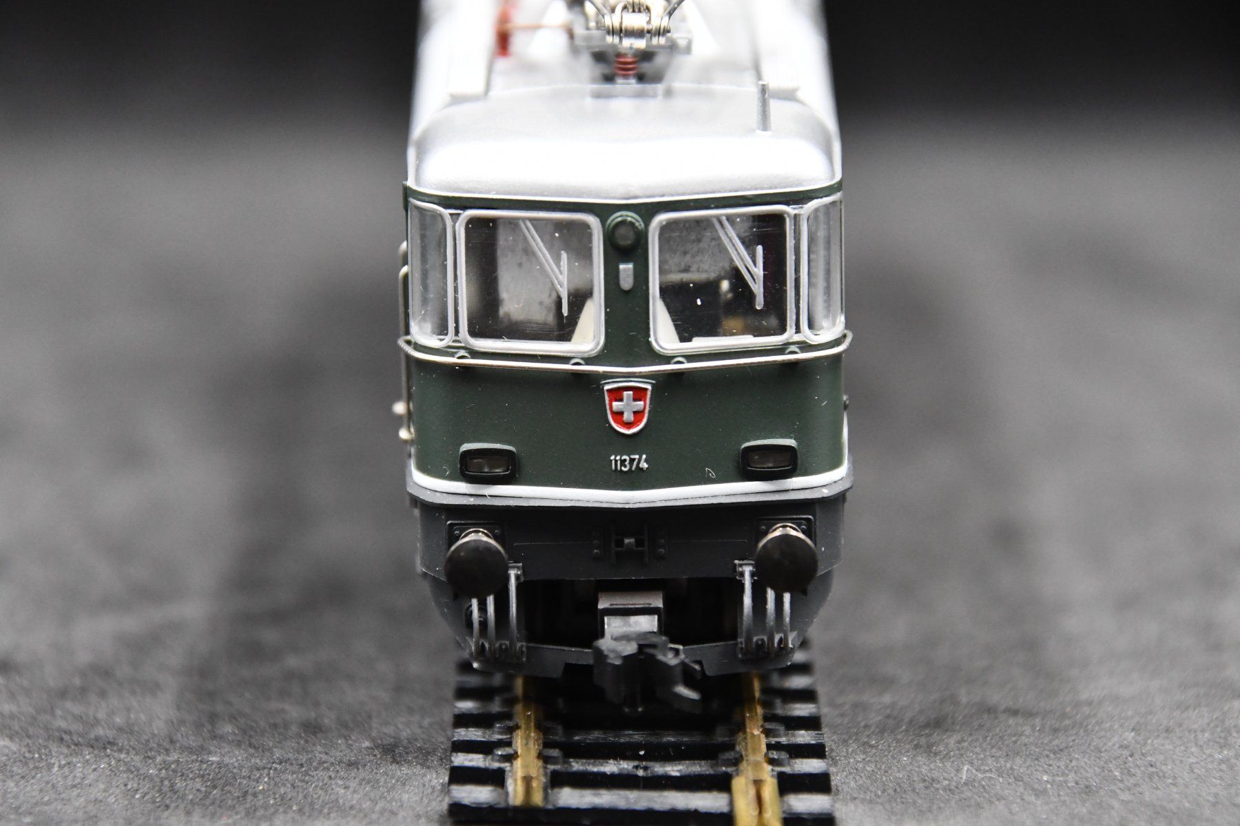 Fleischmann Modellini di ferrovie: Fleischmann E-Lok Re 4/4 II SBB, analog, Gleichstrom, H0 – Usato da Rapperswil SG venduto da Phantomas14 4