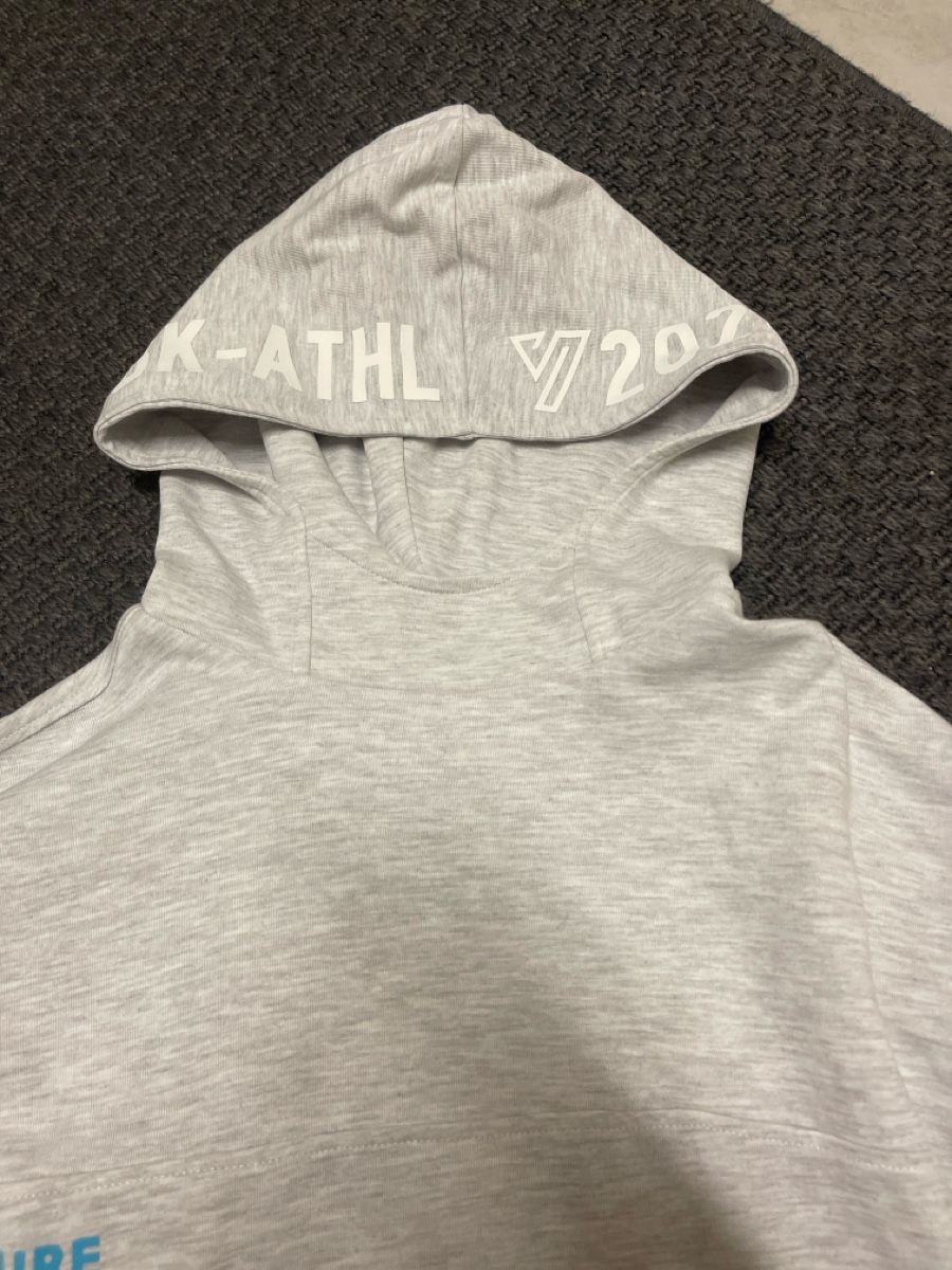 Pullover & Sweatshirts: Kaputzenpulli hellgrau junge gr 164 – Gebraucht aus Bad Zurzach von Cuore34 1
