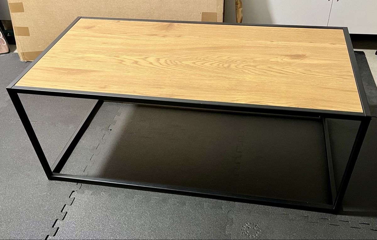 Tavoli: Coffee Table – Usato da Düdingen venduto da Crunchy_Dwarf 1