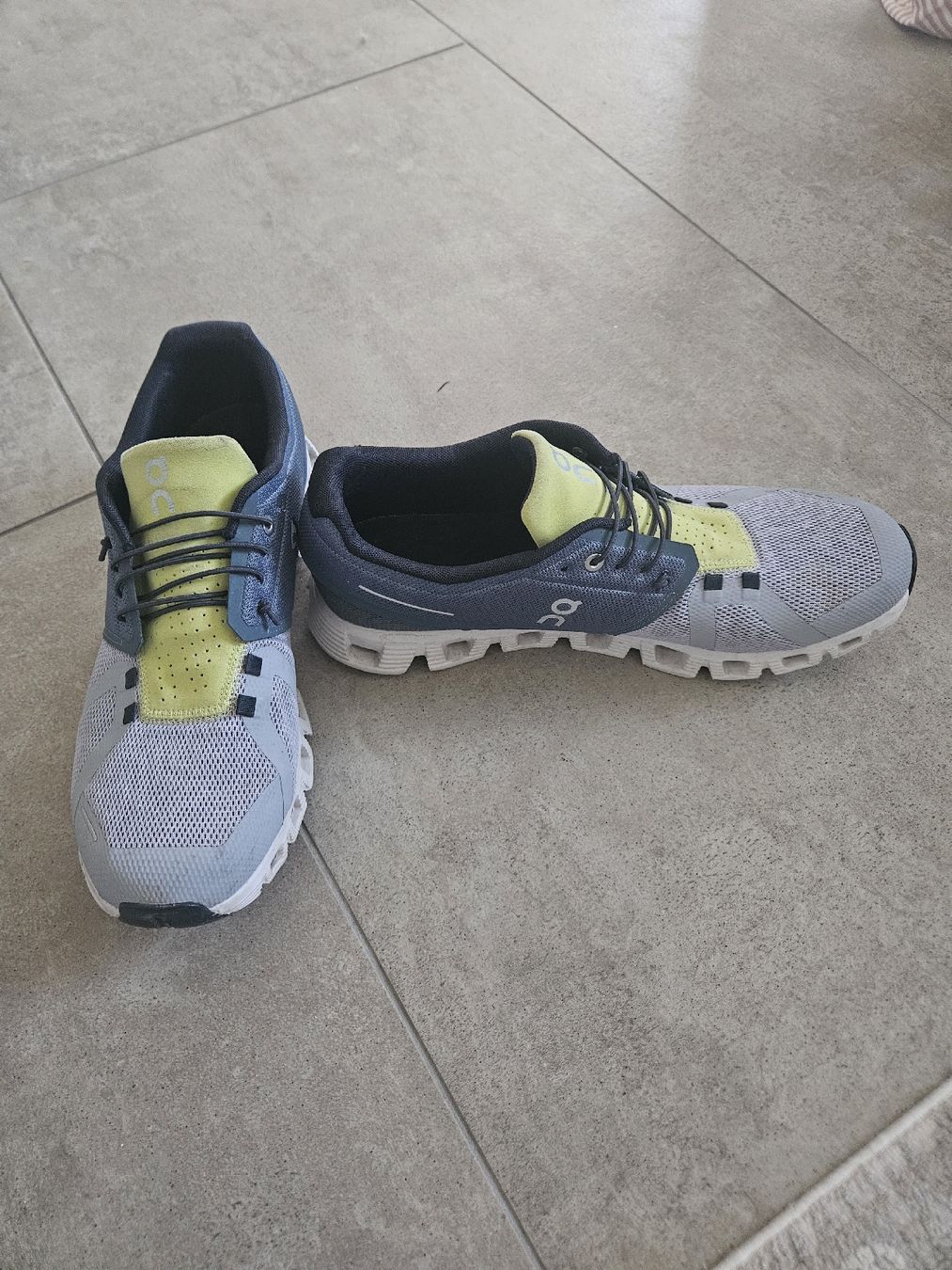 On Chaussures hommes: ON Schuhe Gr 45 – D'occasion à Wolfhausen par swi_2lbv 2