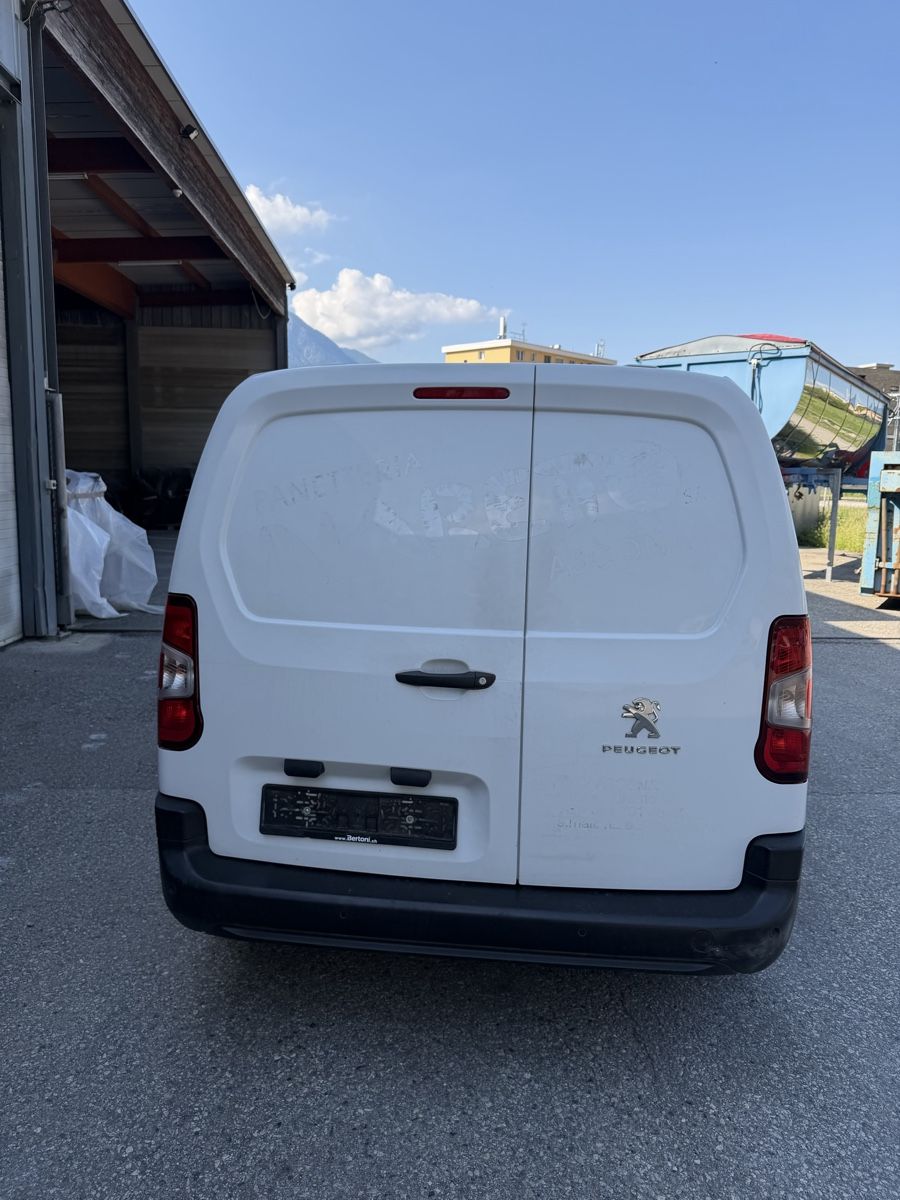 Peugeot Véhicules utilitaires: Peugeot e partener  – D'occasion à Gordola par sai_2bz9 4