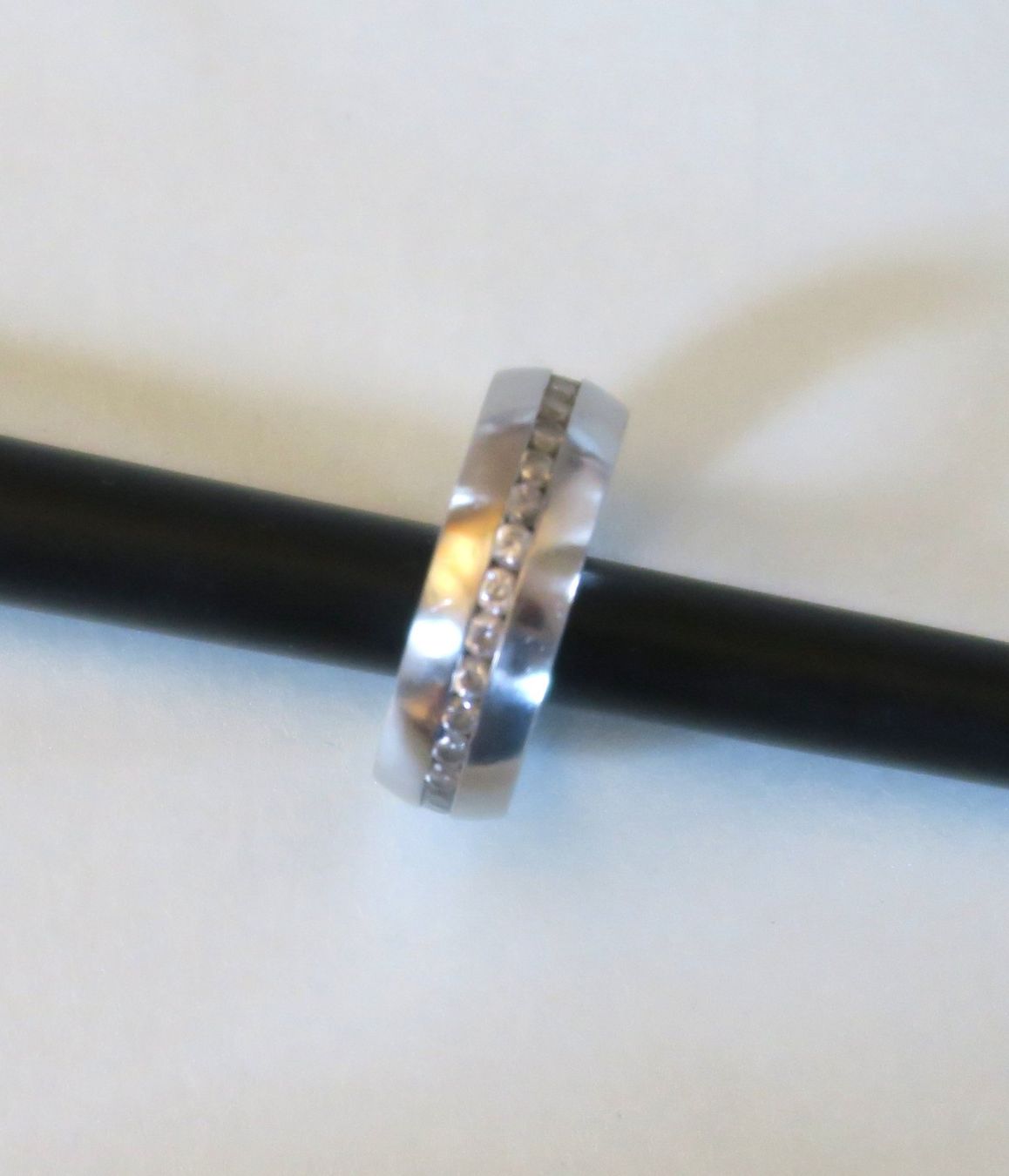 Anelli: Ring mit Strass, 7 mm, Gr. 55.6mm – Usato da Brittnau venduto da marlenestone