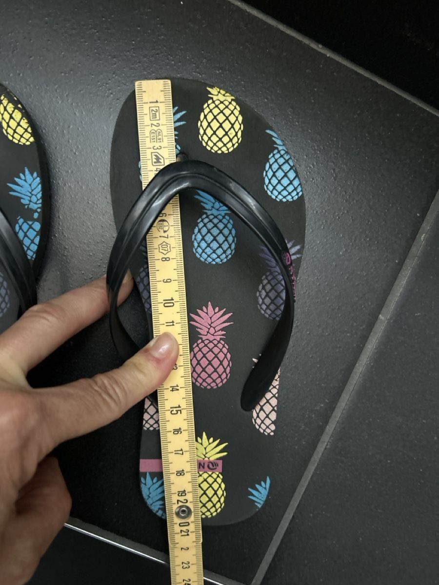 Chaussures garçon: Flip-Flops von Olaian, Grösse 31/32 – D'occasion à Erlinsbach SO par hallon480 3