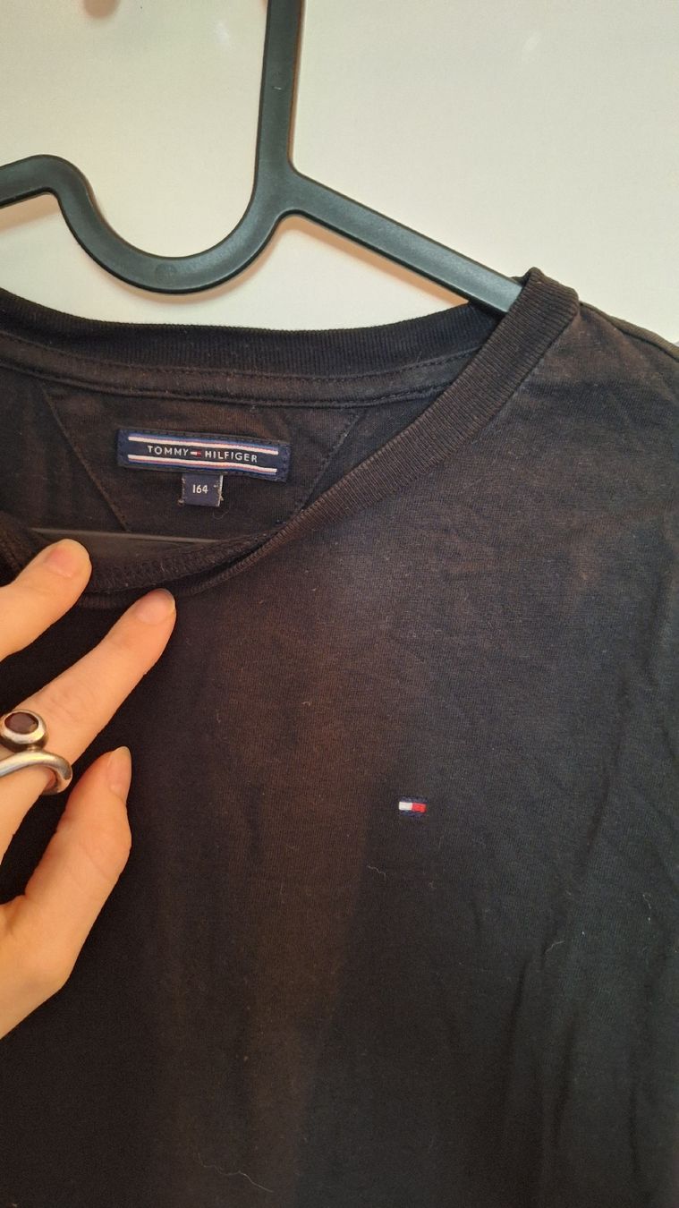 Tommy Hilfiger Hemden, T-Shirts & Polos: Langarmshirt Tommy Hilfiger – Gebraucht aus Winterthur von _lxeah 1