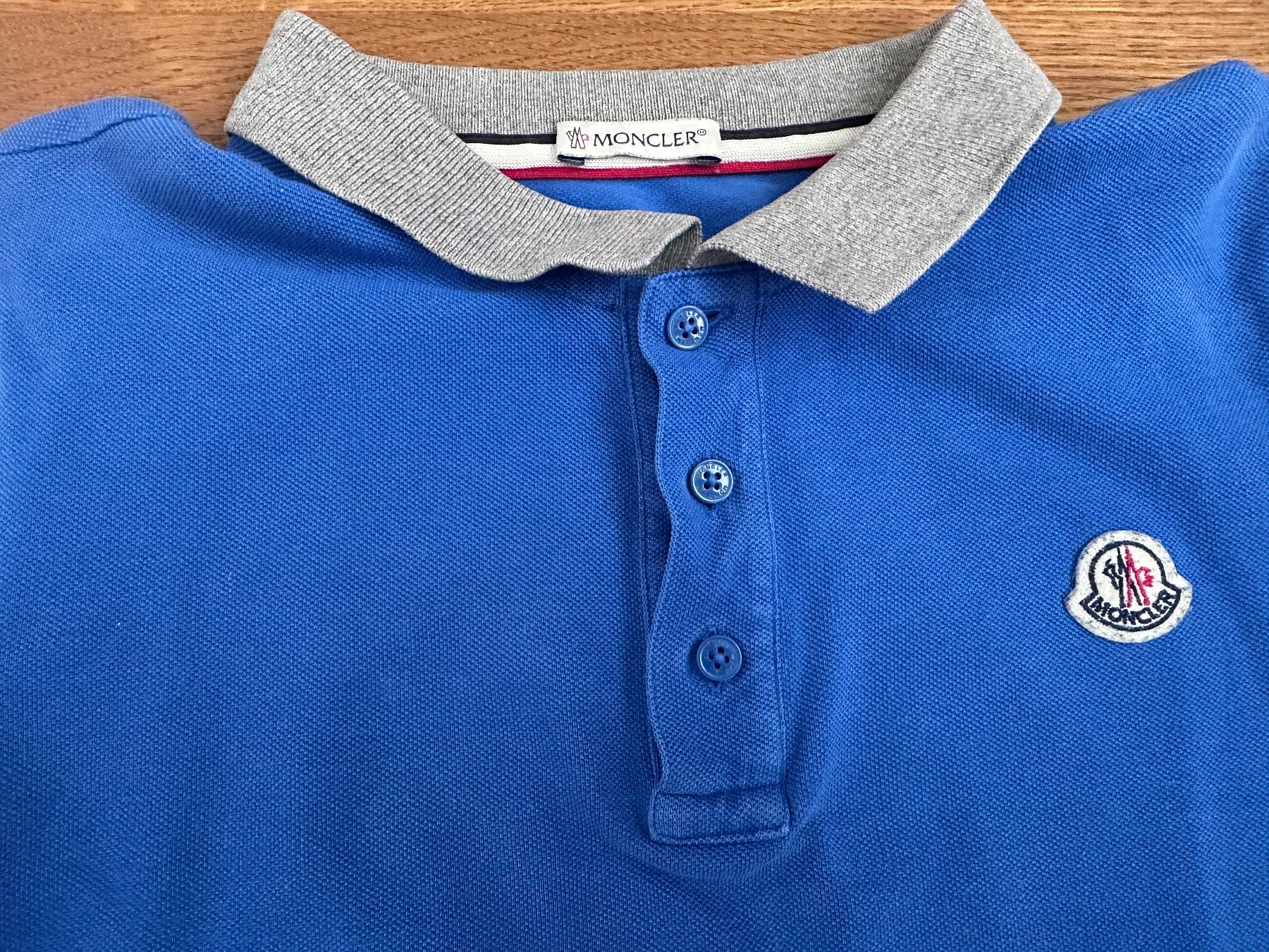 Hemden, T-Shirts & Polos: Moncler 8/10 – Gebraucht aus St-Légier-Chiésaz von EvaVDRiviera 1