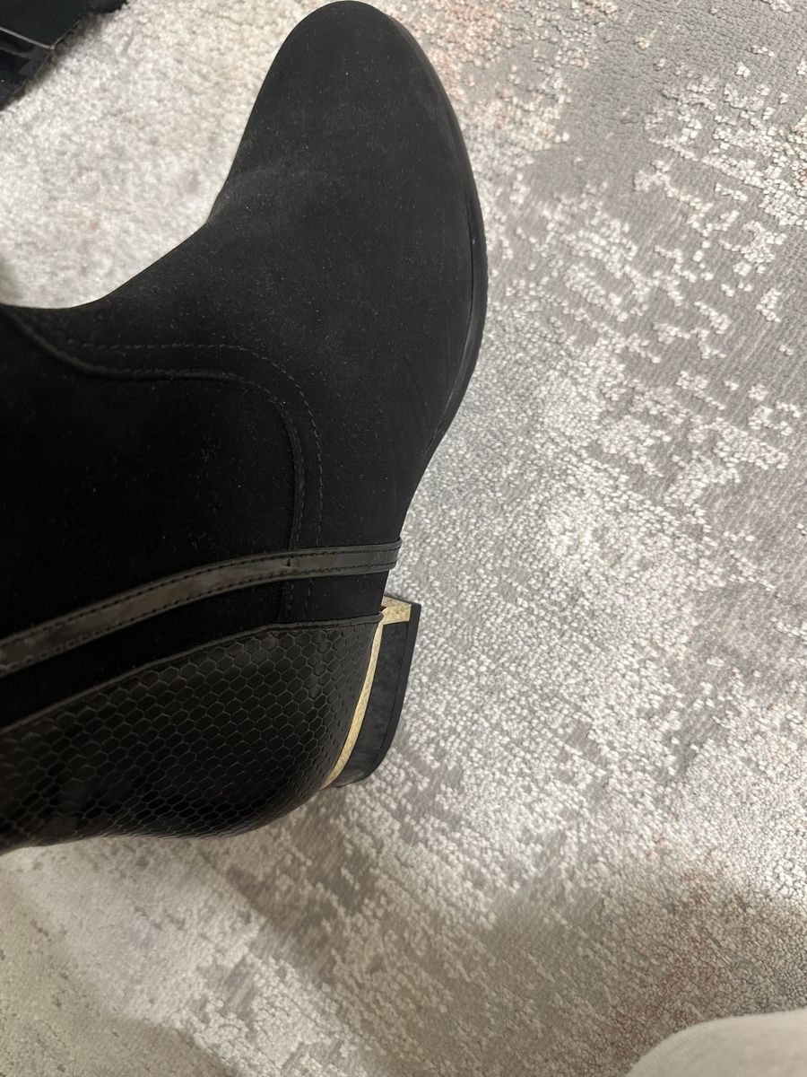 Scarpe da donna: Schwarze Wildleder Stiefel Gr. 38 – Nuovo (secondo la descrizione) da Sevelen venduto da Stopglobal. 4