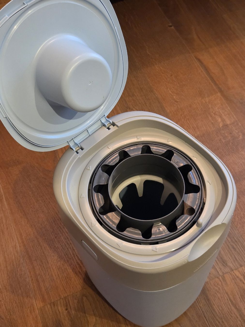 Tommee Tippee Abfalleimer: Tommee Tippee Windeleimer, inkl.5 Rollen – Gebraucht aus Lengnau AG von Laura555 3