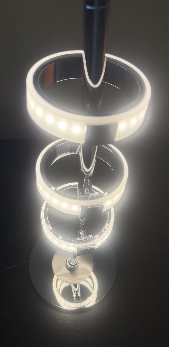 Lampade: Büro Tischleuchte LED Design Chrom – Usato da Erlenbach ZH venduto da pibooks 1