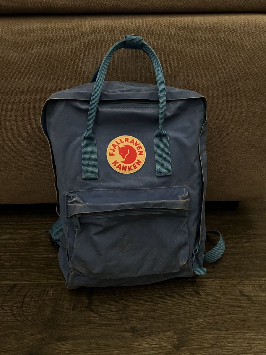 Fjällräven Zaini: Fjällräven Kånken Rucksack blau – Usato da Brislach venduto da ale_t9y7