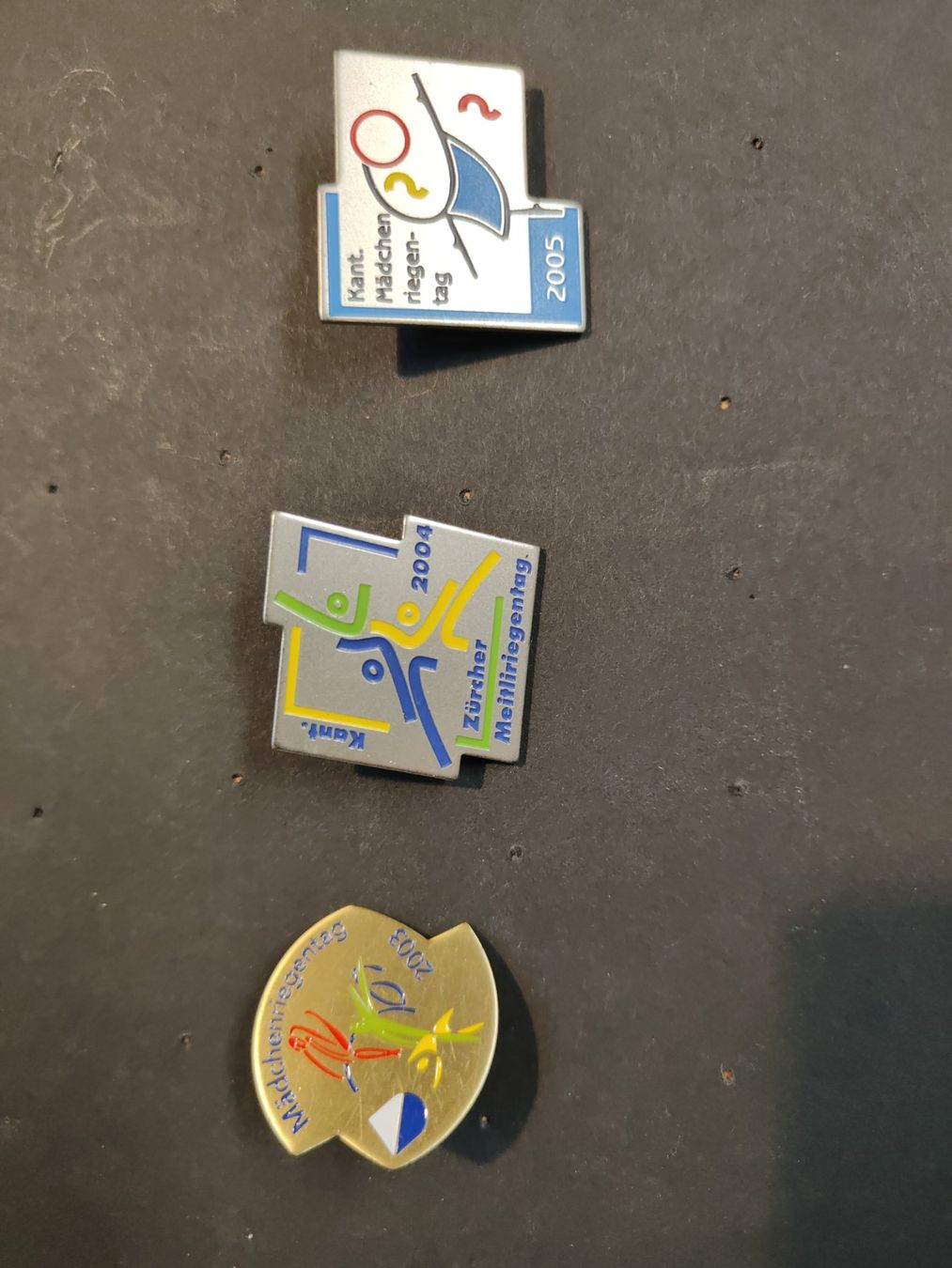 Placchette & Badge: 3 Pins - Mädchenriegetag ZH – Usato da Dürnten venduto da 999999