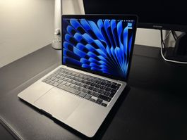 MacBook Pro 13“ M2 2022 mit Touch Bar