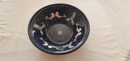 Blaue Keramik-Schüssel mit Tauben