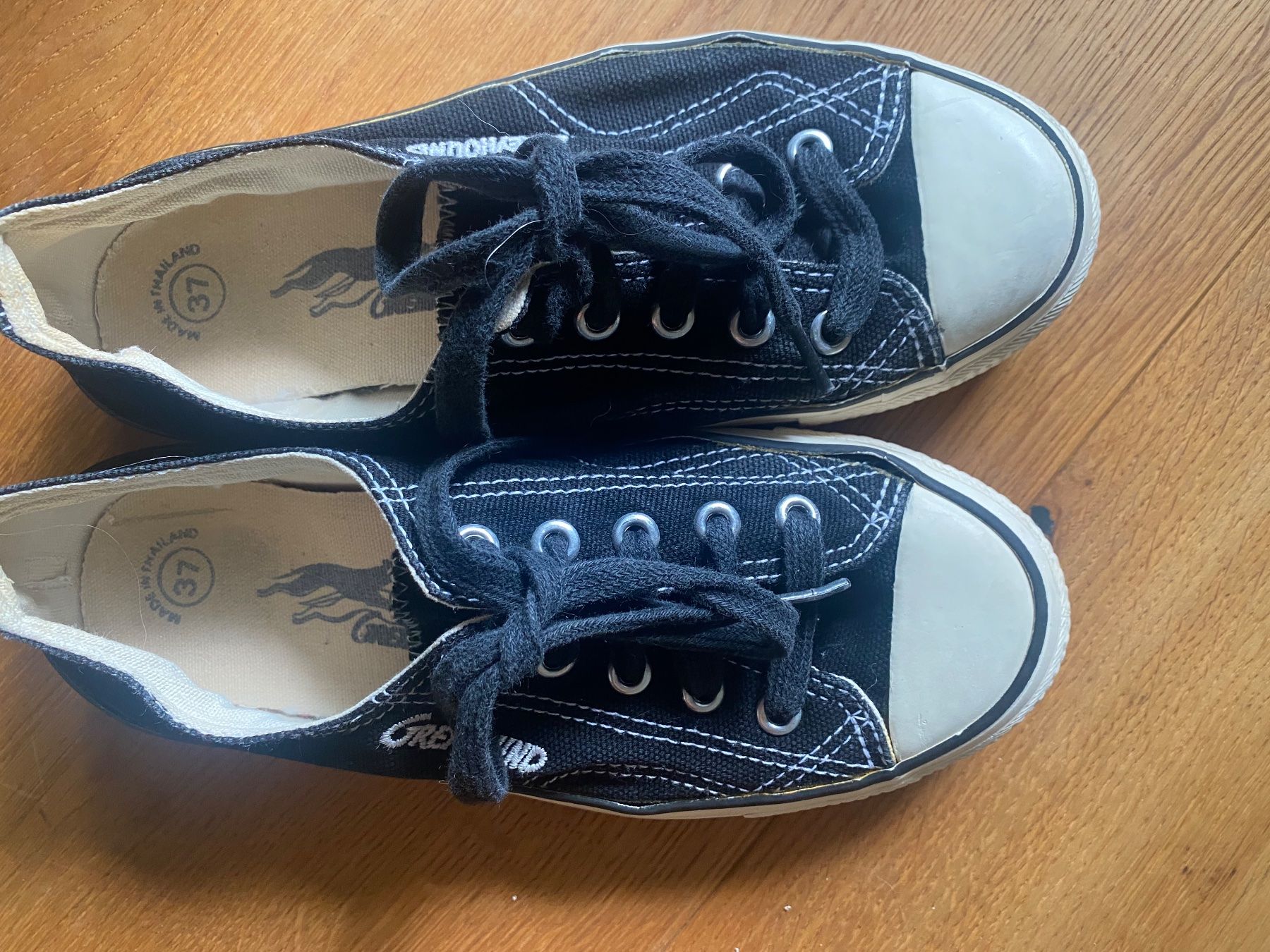 Herrenschuhe: Baskets Greyhound schwarz-weiss / blanc-noir. Taille 37 – Gebraucht aus Gümligen von Xochitl 1