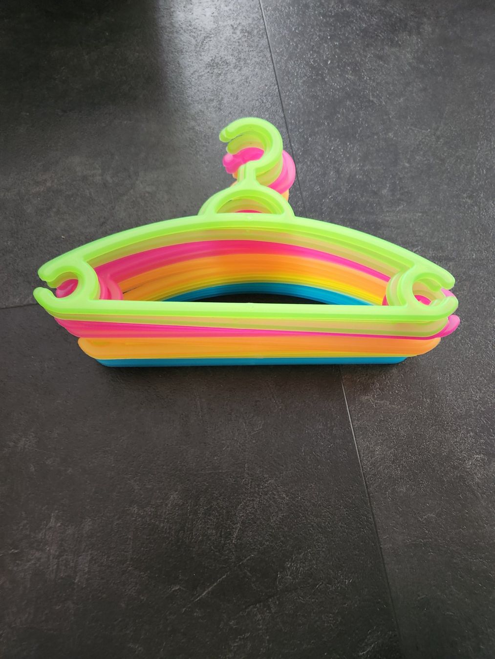 Appendiabiti: Bunte Kinderkleiderbügel - 19 Stk. – Usato da Oftringen venduto da Leleni 1