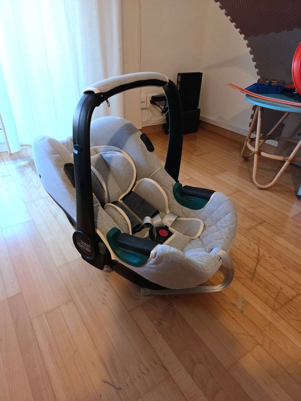 Britax Römer Seggiolini per auto: Babyschale britax römer Baby Safe Isense – Usato da Wallisellen venduto da SwissTreeDee 1
