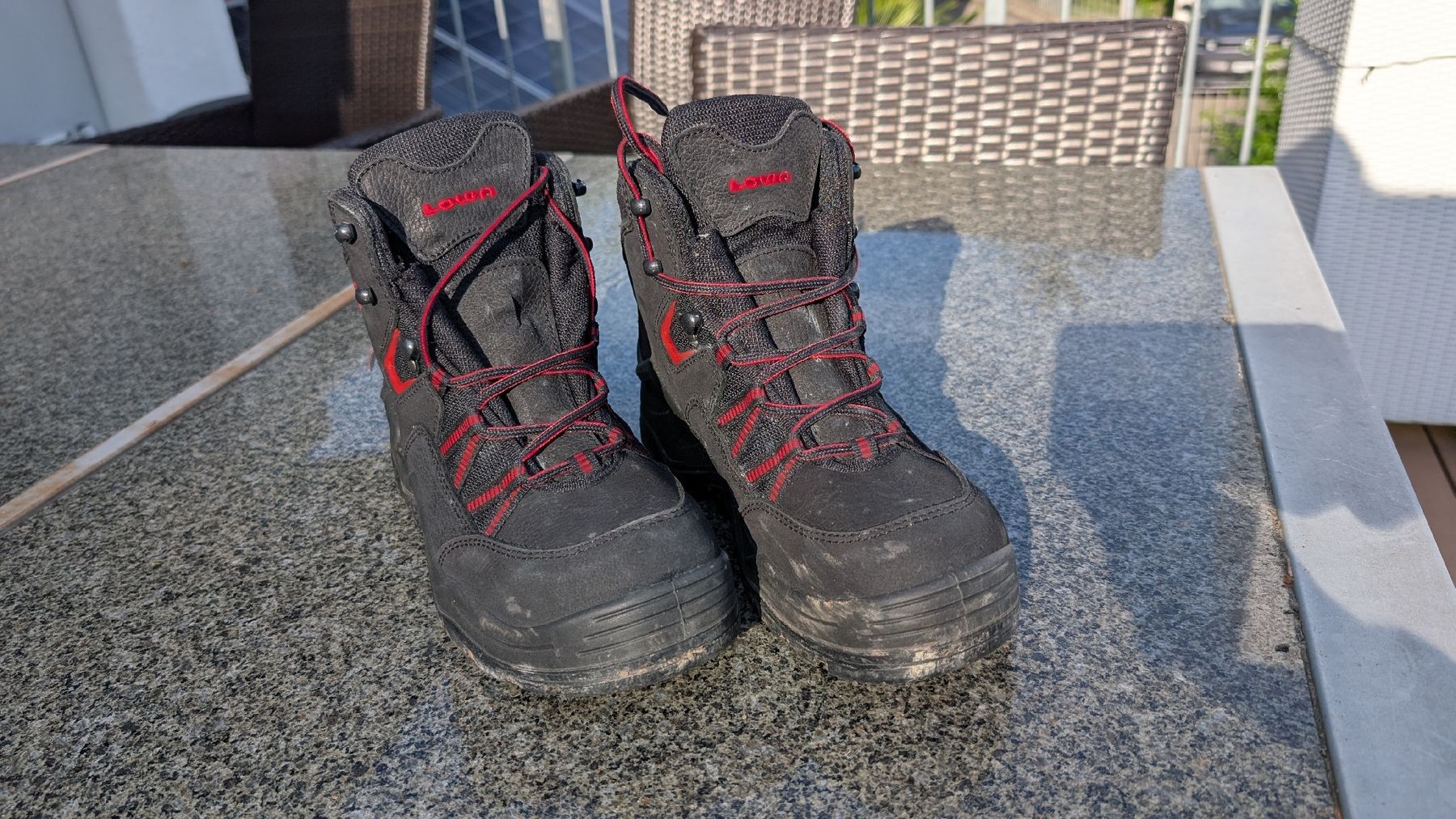 Lowa Scarpe da donna: Lowa Arbeitsstiefel Grösse 39 Schwarz  – Usato da Elsau venduto da saki1986