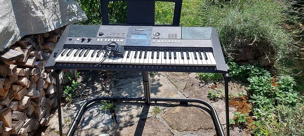 Yamaha Instruments de musique: E-Piano mit Ständer – D'occasion à Buochs par hortulus