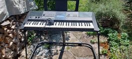 E-Piano mit Ständer