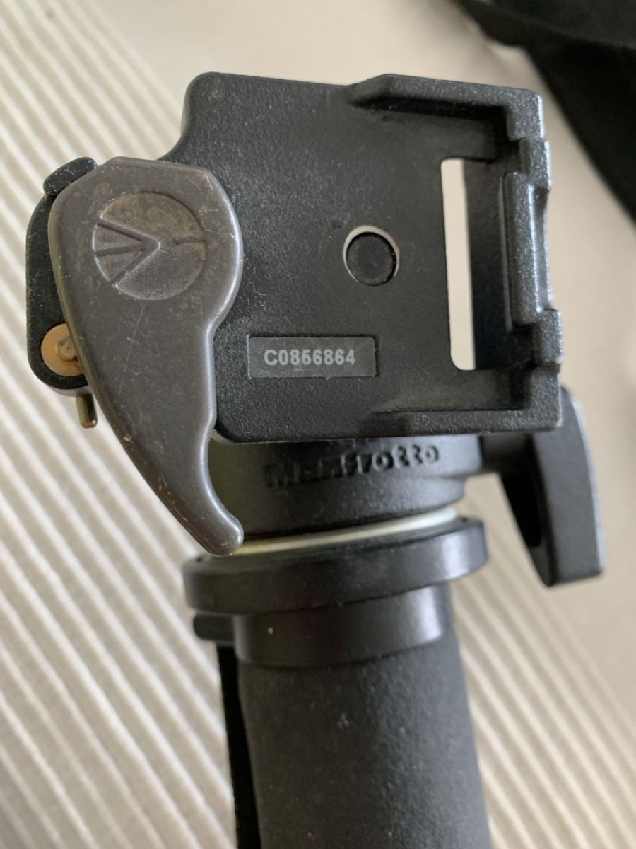 Manfrotto Trépieds & Accessoires: Manfrotto monopod – D'occasion à Genève par ada_k7rp 1
