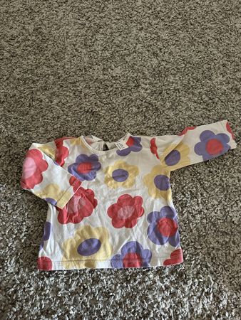 Süsses H&M Langarmshirt mit Blumenmuster Gr. 74
