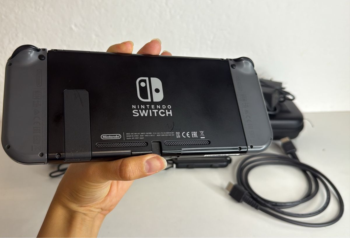 Nintendo Konsolen: Nintendo Switch Console Grey with screen protector! 🎮 – Gebraucht aus Ehrendingen von bubulence 3