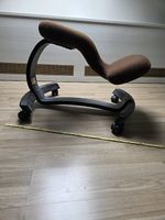 Bürostuhl mit Knie Abstützung