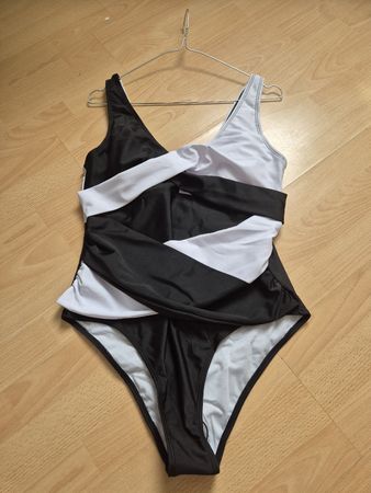 Badeanzug Damen schwarz weiss Grösse xL neu..