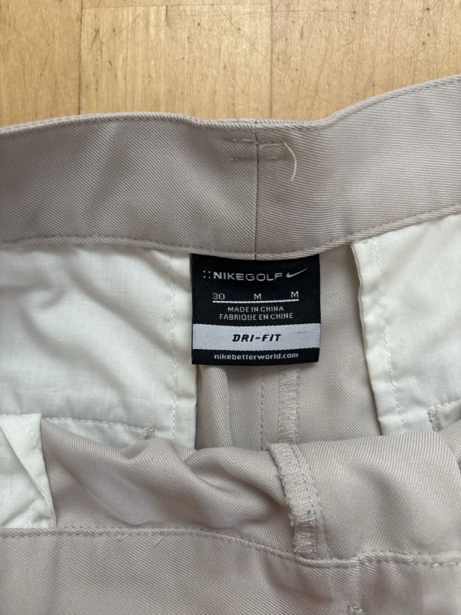Nike Pantalons: Nike Golfhose Beige Grösse M  – D'occasion à Muttenz par ben_wb75 2
