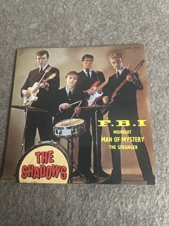 The shadows (Gebraucht) in Soazza für CHF 8 – mit Lieferung auf Ricardo ...