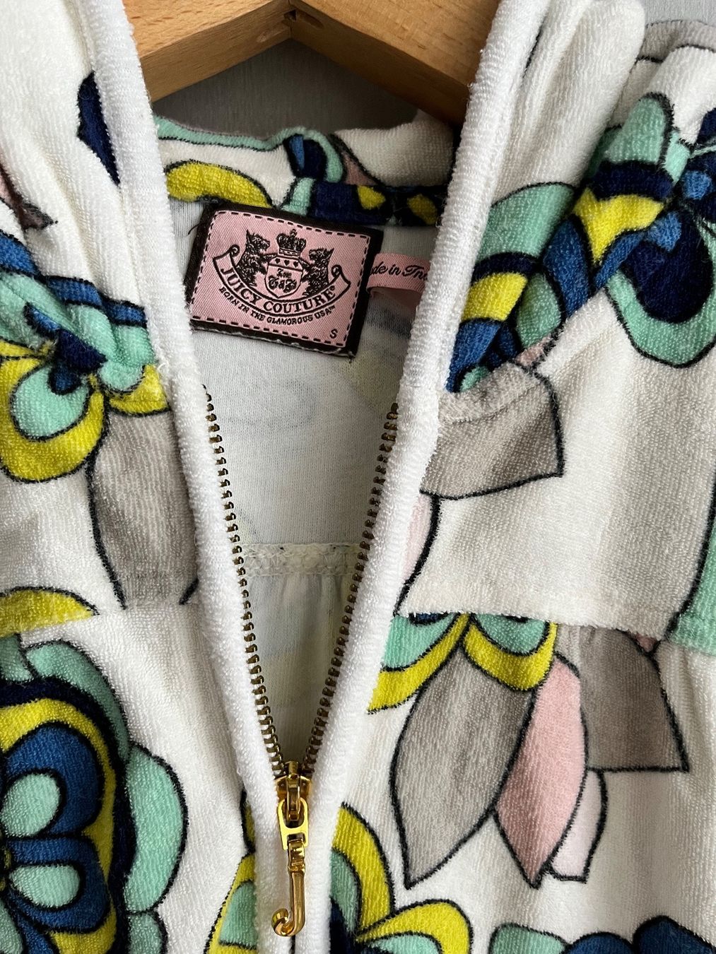 Juicy Couture Completi & Tailleur: Juicy Couture Einteiliger Freizeitanzug mit Shorts – Usato da Bonstetten venduto da kosamui303 3